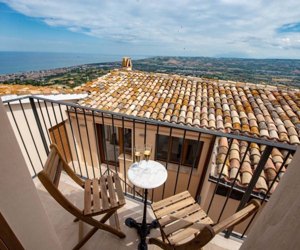 Camera Matrimoniale B&B, balcone panoramico. La Nostra Magione